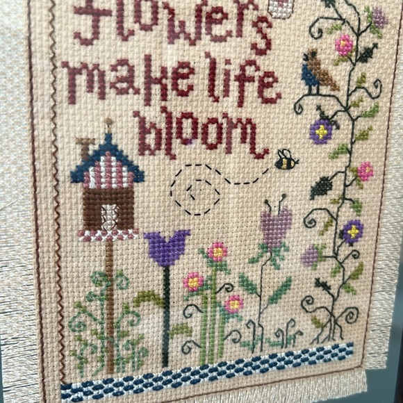 Cross-stitch in floating frame - Picture 8 of 8